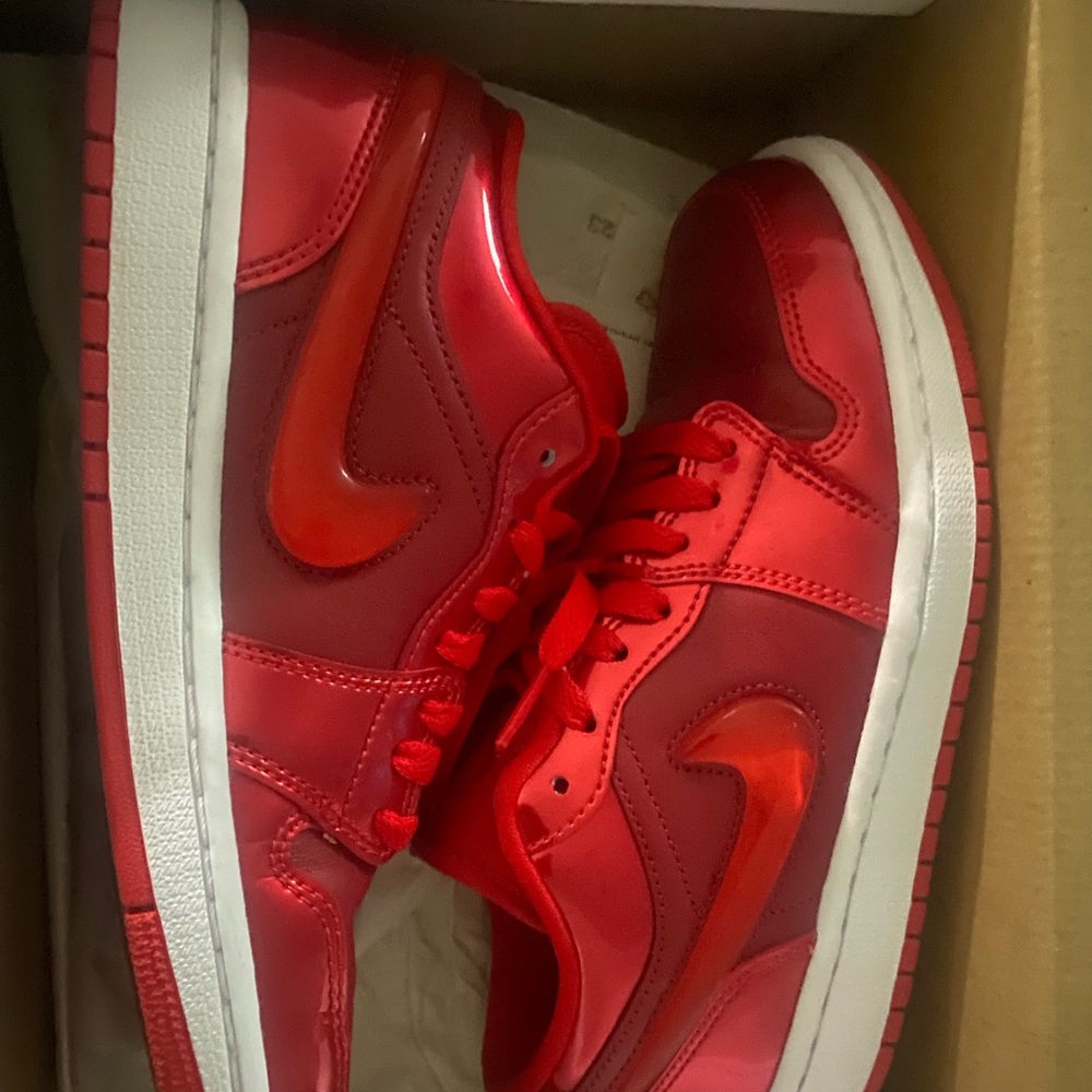 Womens Jordan 1 Low size 6. Wore once Anniversary Red